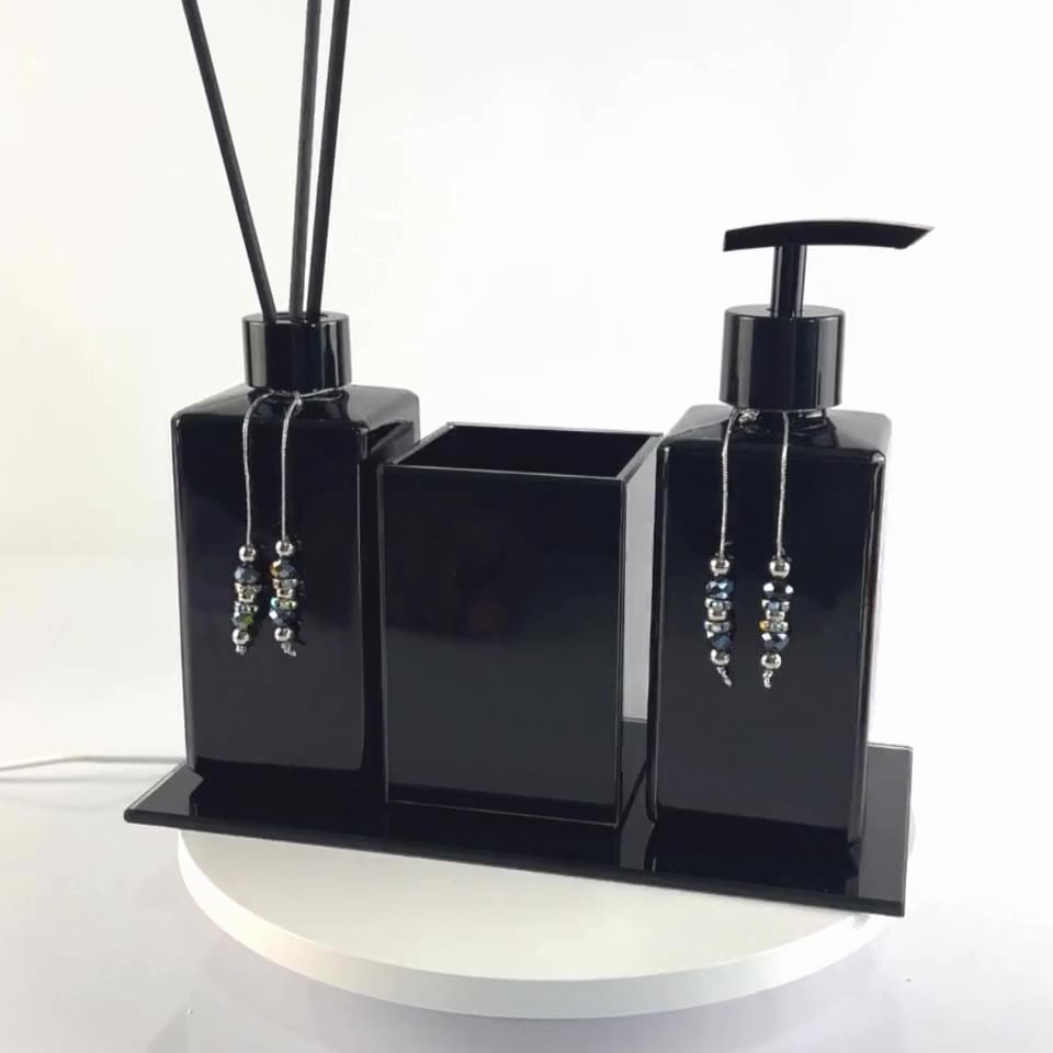 Kit Lavabo Luxo Sabonete Líquido Troover C/ Porta Escovas e Aromatizante Kit Lavabo Luxo Sabonete Líquido Troover C/ Porta Escovas e Aromatizante Artificio Lar Preto Total C/ Válvula Preta A Pronta Entrega