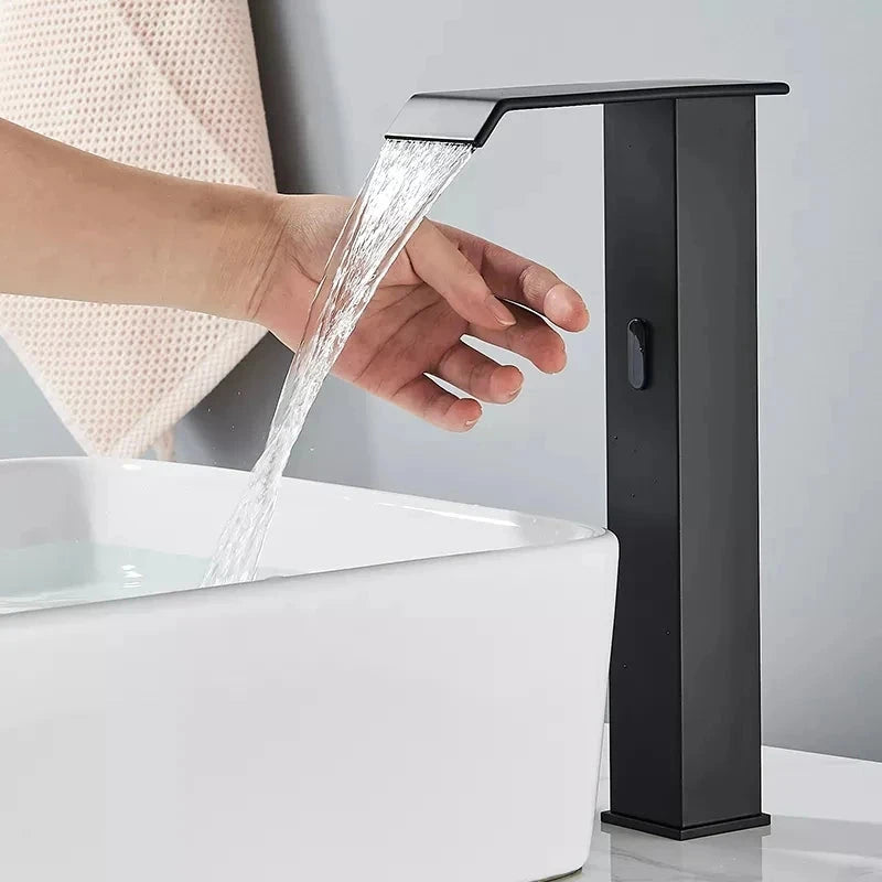 Torneira Automática Banheiro Com Sensor Lavatório Touch Clean Torneira Automática Banheiro Com Sensor Lavatório Touch Clean Artificio Lar Preto Modelo Alta