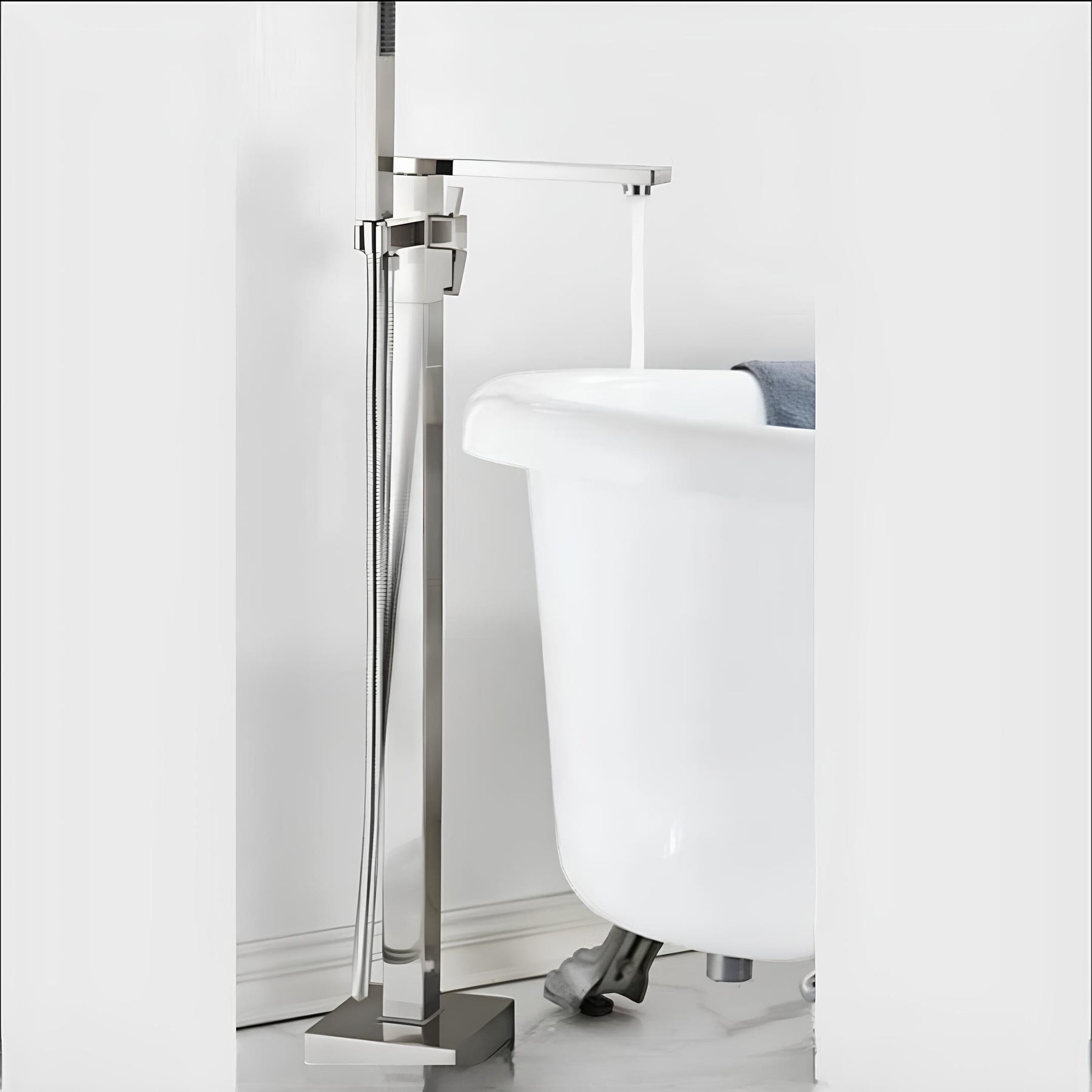 Torneira Banheiro Piso c/ Ducha Quadratta Torneira Online Aço Escovado