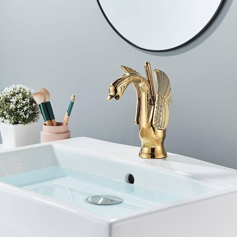 Torneira Cisne Dourada Monocomando Para Banheiro Lavabo torneira cisne monocomando banheiro Artificio Lar Dourada Baixa