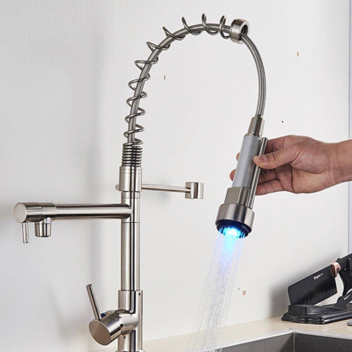 Torneira Gourmet LED Mola Duo Bronze Giratória 360° Quizz torneira gourmet Cozinha Artificio Lar Cromado LED A Pronta Entrega