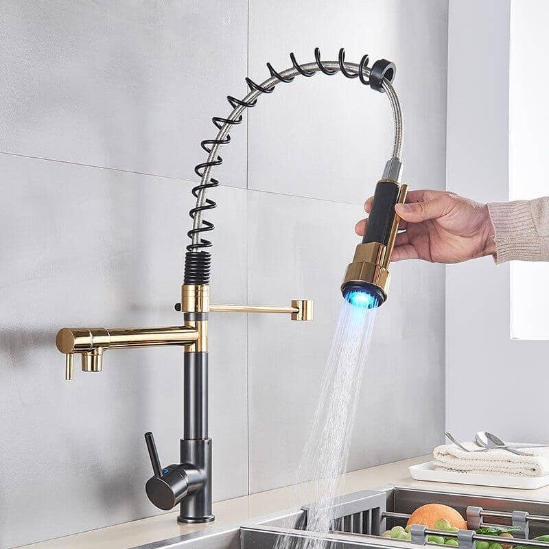 Torneira Gourmet LED Mola Duo Bronze Giratória 360° Quizz torneira gourmet Cozinha Artificio Lar Preto Fosco C/ Ouro Polido A Pronta Entrega