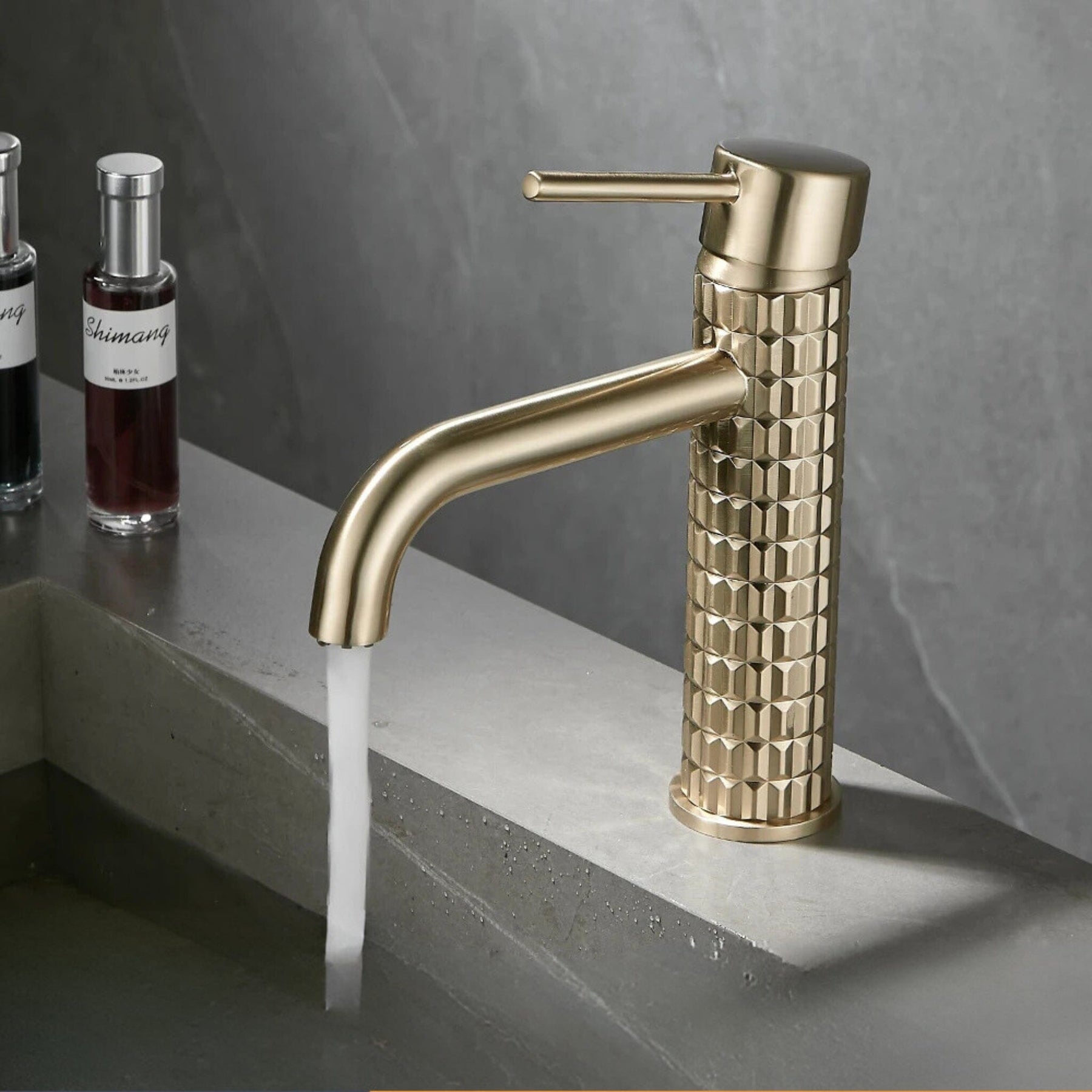 Torneira Monocomando Banheiro Lavatório Drumon Artificio Lar Torneira Monocomando Banheiro Lavatório Drumon Artificio Lar Artificio Lar Ouro Escovado - Baixa