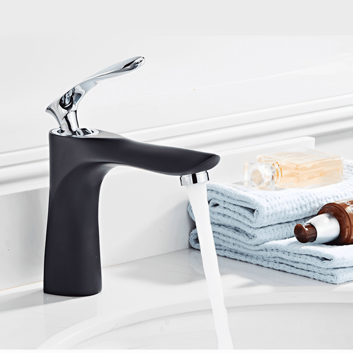 Torneira Monocomando Para Banheiro Bica Baixa Misturador Voltz torneira banheiro Artificio Lar Preto/Cromo Entrega de 7 a 18 Dias