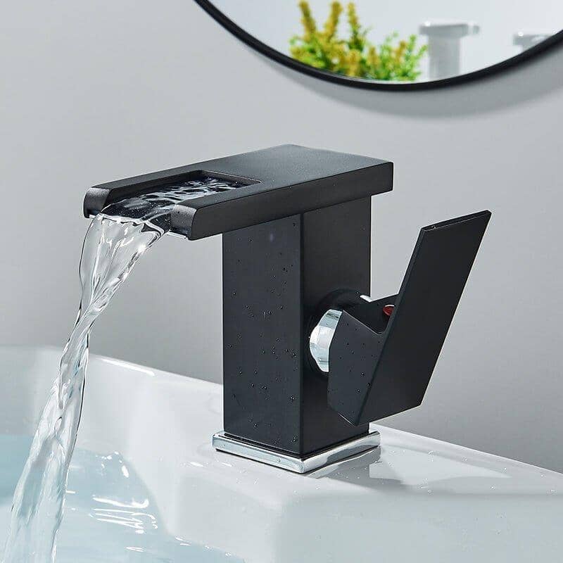 Torneira Para Banheiro Casacata LED Monocomando Trover torneira banheiro Artificio Lar Preto Fosco C/ Cromado A Pronta Entrega