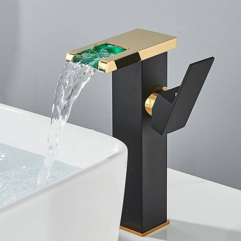 Torneira Para Banheiro Casacata LED Monocomando Trover torneira banheiro Artificio Lar Preto Fosco C/ Ouro Polido / Alta A Pronta Entrega