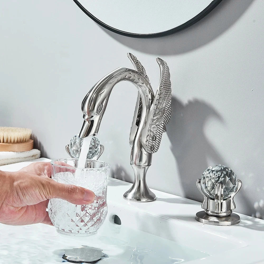 Torneira Para Banheiro de Bancada Cisne Globy Torneira Para Banheiro de Bancada Cisne Premium Artificio Lar