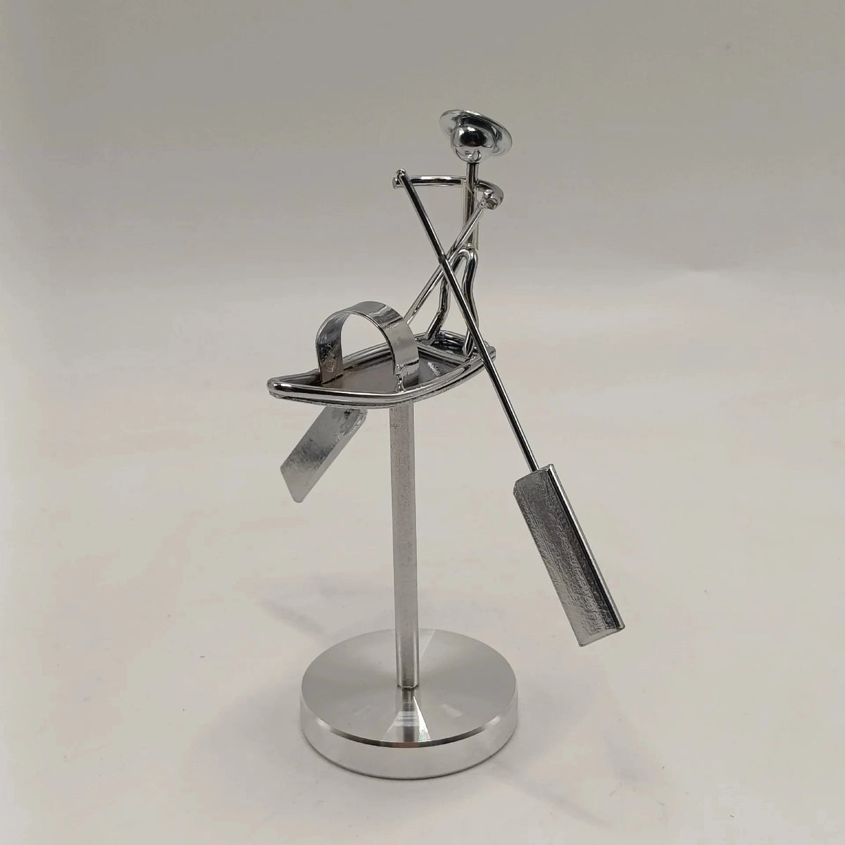 Escultura Cinética de Mesa Pescador Balanceador Equilux Escultura Cinética de Mesa Artificio Lar