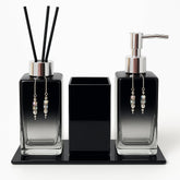 Kit Lavabo Luxo Sabonete Líquido Troover C/ Porta Escovas e Aromatizante Kit Lavabo Luxo Sabonete Líquido Troover C/ Porta Escovas e Aromatizante Artificio Lar Preto Degrade C/ Prata A Pronta Entrega 