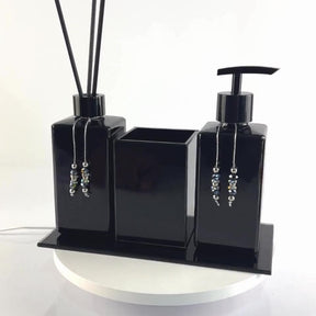 Kit Lavabo Luxo Sabonete Líquido Troover C/ Porta Escovas e Aromatizante Kit Lavabo Luxo Sabonete Líquido Troover C/ Porta Escovas e Aromatizante Artificio Lar Preto Total C/ Válvula Preta A Pronta Entrega 