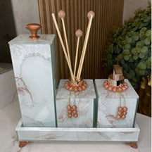 Kit Lavabo Mármore Fior com Porta Escova Grande Kit Lavabo Mármore Fior com Porta Escova Grande e Decoração Completa Bandeja 25x10 Artificio Lar Branco Rosa A pronta entrega 