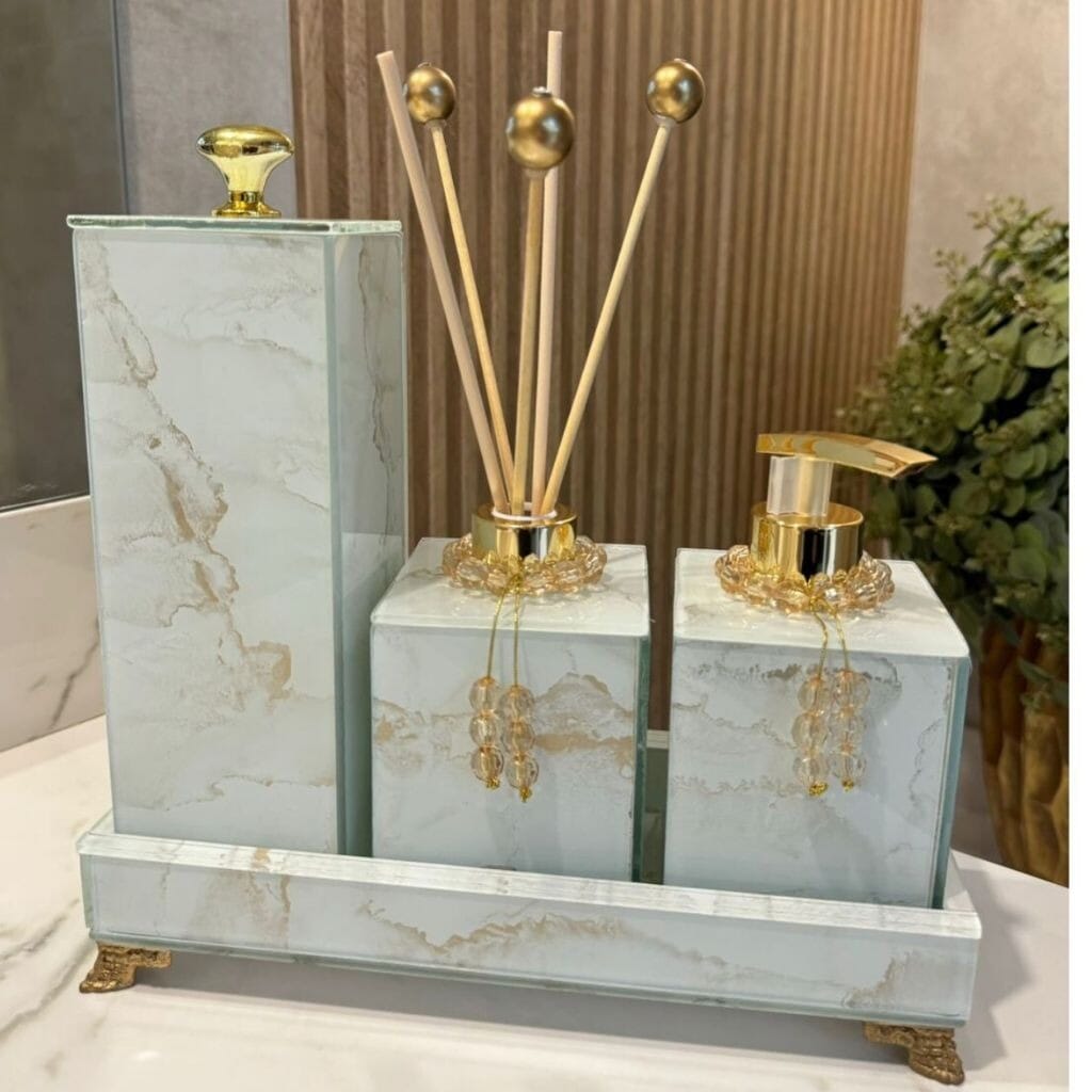 Kit Lavabo Mármore Fior com Porta Escova Grande Kit Lavabo Mármore Fior com Porta Escova Grande e Decoração Completa Bandeja 25x10 Artificio Lar Nude Mesclado A pronta entrega 