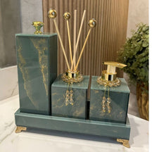 Kit Lavabo Mármore Fior com Porta Escova Grande Kit Lavabo Mármore Fior com Porta Escova Grande e Decoração Completa Bandeja 25x10 Artificio Lar Verde Dourado A pronta entrega 