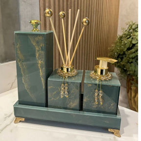 Kit Lavabo Mármore Fior com Porta Escova Grande Kit Lavabo Mármore Fior com Porta Escova Grande e Decoração Completa Bandeja 25x10 Artificio Lar Verde Dourado A pronta entrega 