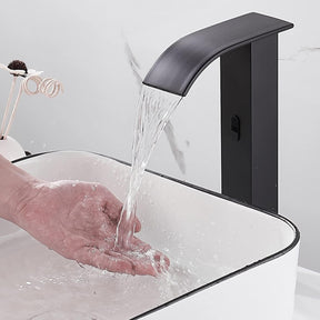 Torneira Automática Banheiro Com Sensor Lavatório AutoClean Torneira Automática Banheiro Com Sensor Lavatório AutoClean Artificio Lar Preto Fosco A Alta Á Pronta Entrega 