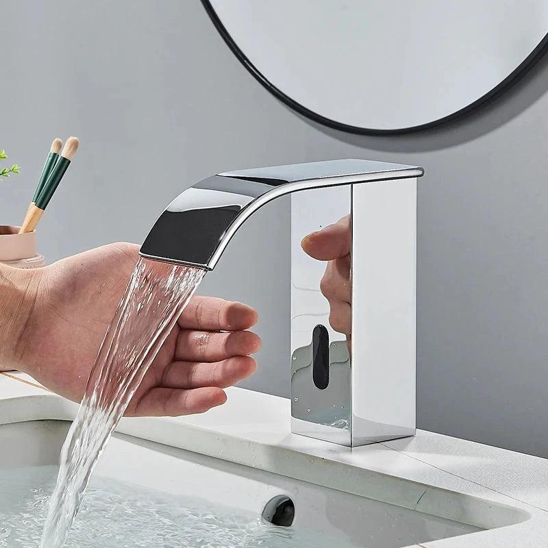 Torneira Automática Banheiro Com Sensor Lavatório Touch Clean Torneira Automática Banheiro Com Sensor Lavatório Touch Clean Artificio Lar Cromada Baixa 