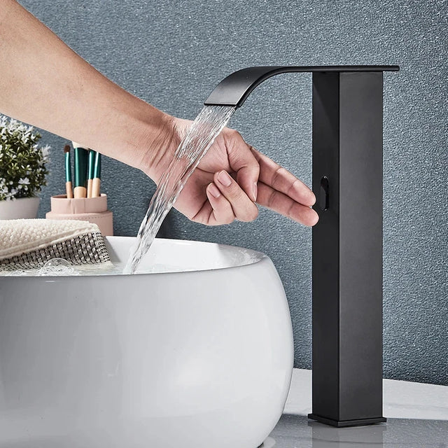 Torneira Automática Banheiro Com Sensor Lavatório Touch Clean Torneira Automática Banheiro Com Sensor Lavatório Touch Clean Artificio Lar Preto Alta