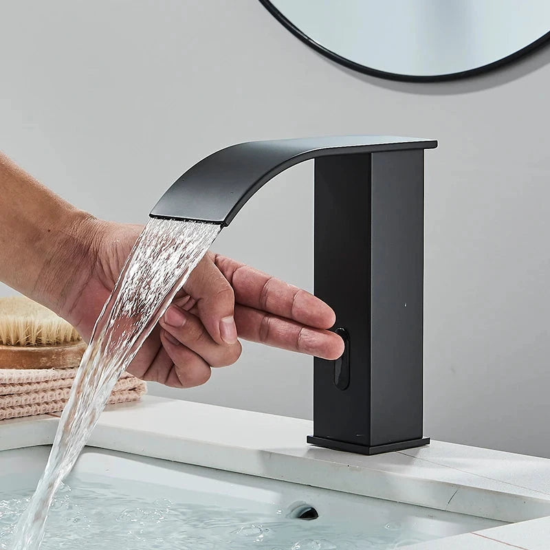 Torneira Automática Banheiro Com Sensor Lavatório Touch Clean Torneira Automática Banheiro Com Sensor Lavatório Touch Clean Artificio Lar Preto Baixa