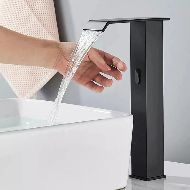 Torneira Automática Banheiro Com Sensor Lavatório Touch Clean Torneira Automática Banheiro Com Sensor Lavatório Touch Clean Artificio Lar Preto Modelo Alta