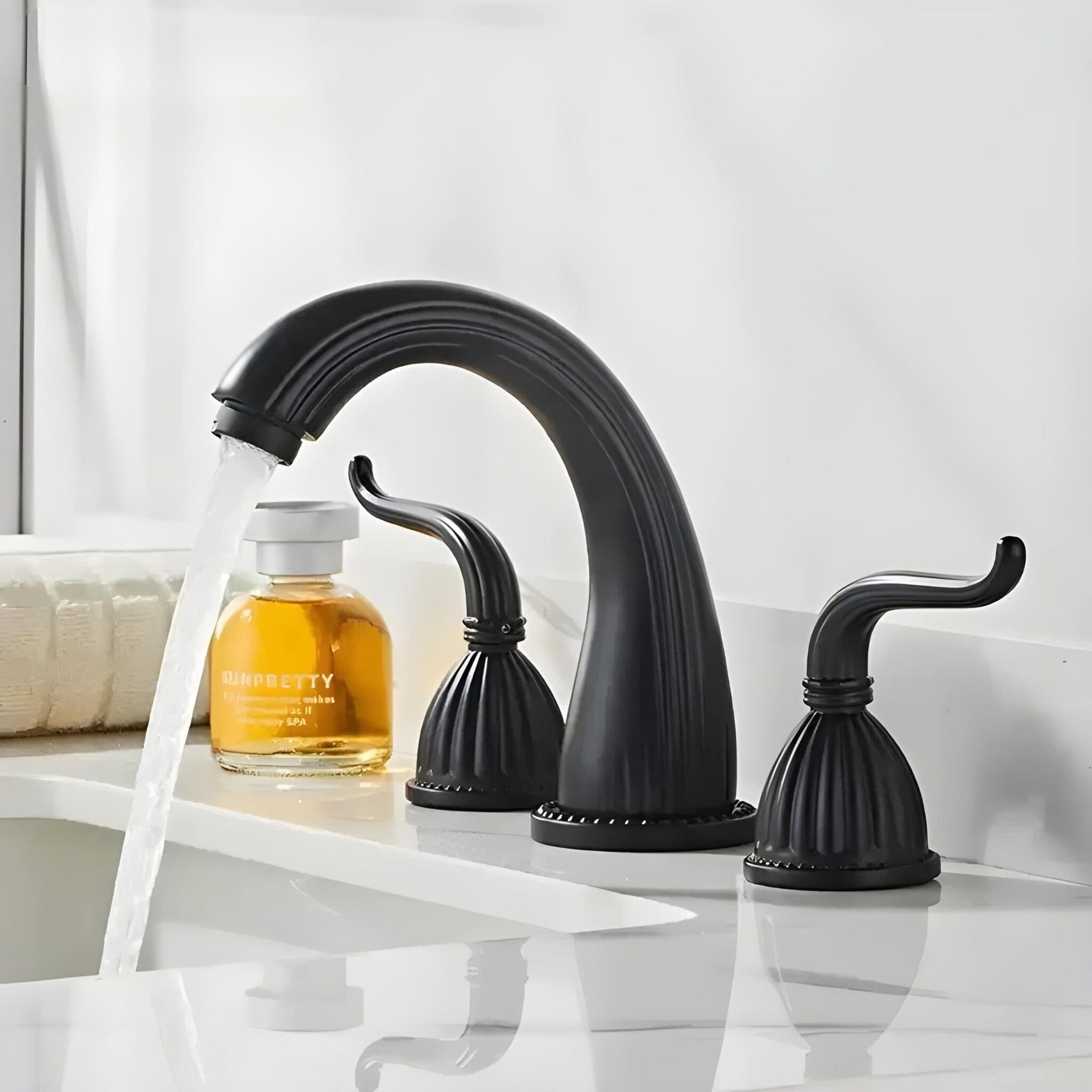 Torneira DuploComando Cristal Duplocomando Banheiro Lavatório Mercy Torneira DuploComando Cristal Duplocomando Banheiro Lavatório Mercy Artificio Lar Preto Fosco A 