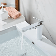 Torneira Misturadora Com Bico Arejador para banheiro Monocomando Glacy torneira para banheiro Artificio Lar Cromado c/ Branco 
