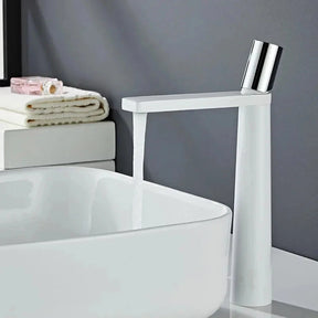 Torneira Moderna para Banheiro Monocomando Klepper Vita Torneira Moderna para Banheiro Monocomando Klepper Vita Artificio Lar Branco e Cromado Alta 