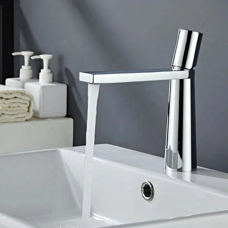 Torneira Moderna para Banheiro Monocomando Klepper Vita Torneira Moderna para Banheiro Monocomando Klepper Vita Artificio Lar Cromado Baixo 