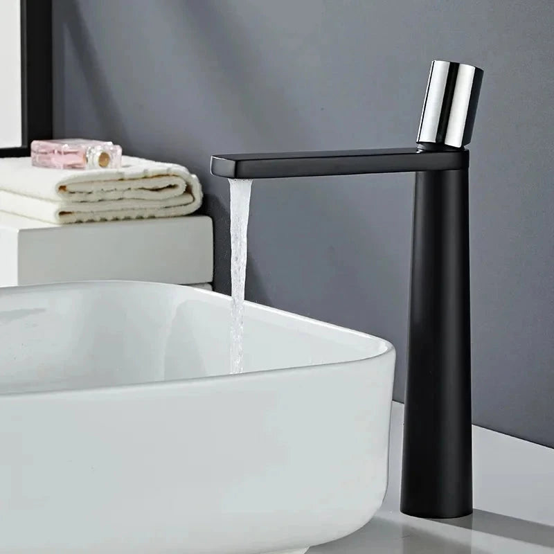 Torneira Moderna para Banheiro Monocomando Klepper Vita Torneira Moderna para Banheiro Monocomando Klepper Vita Artificio Lar Preto e Cromado Alto 