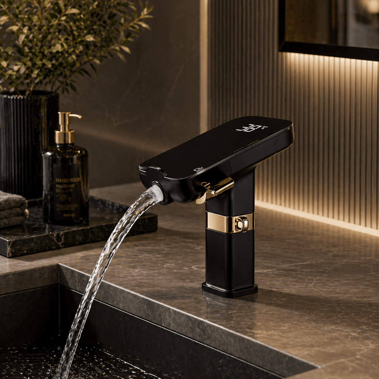 Torneira Monocomando AquaSense Dourada Torneira Monocomando AquaSense Dourada Artificio Lar Preto e Dourado 
