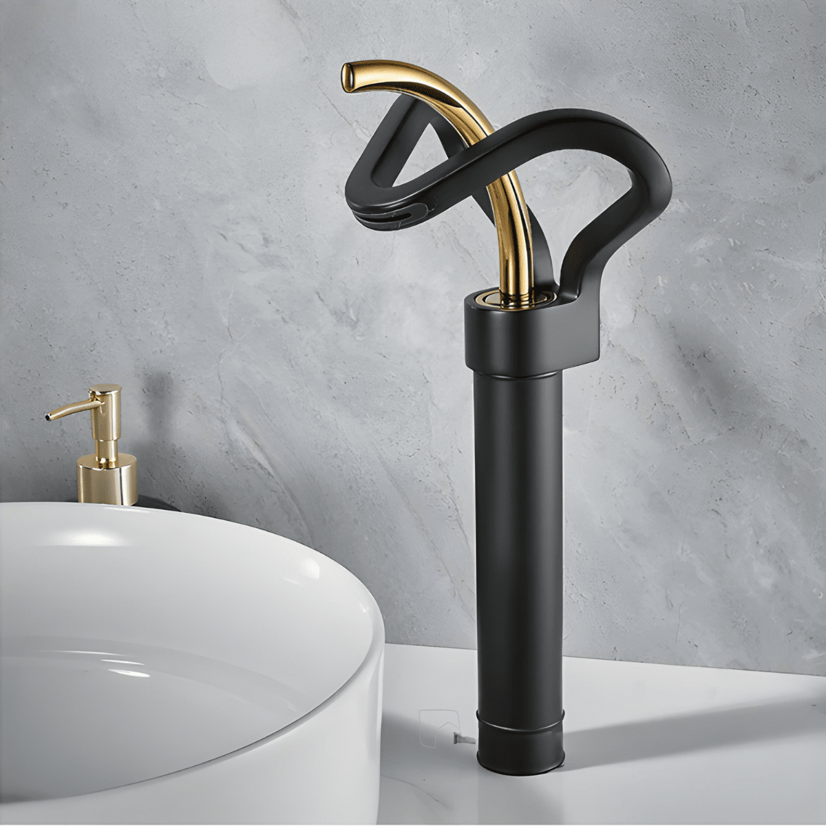 Torneira Monocomando Banheiro Cascata Elegancy Torneira Monocomando Banheiro Cascata Elegancy Artificio Lar Preto-Dourado/Alta 