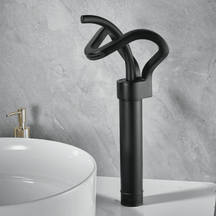 Torneira Monocomando Banheiro Cascata Elegancy Torneira Monocomando Banheiro Cascata Elegancy Artificio Lar Preto-Fosco/Alta 