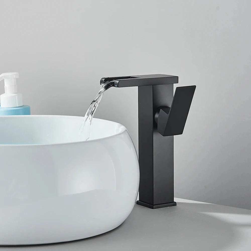 Torneira Para Banheiro Casacata LED Monocomando Meet Torneira Para Banheiro Casacata LED Monocomando Meet Artificio Lar 