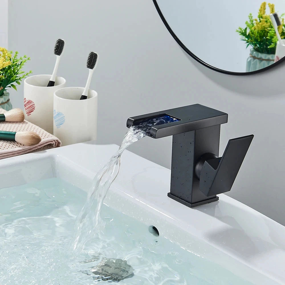 Torneira Para Banheiro Casacata LED Monocomando Meet Torneira Para Banheiro Casacata LED Monocomando Meet Artificio Lar 