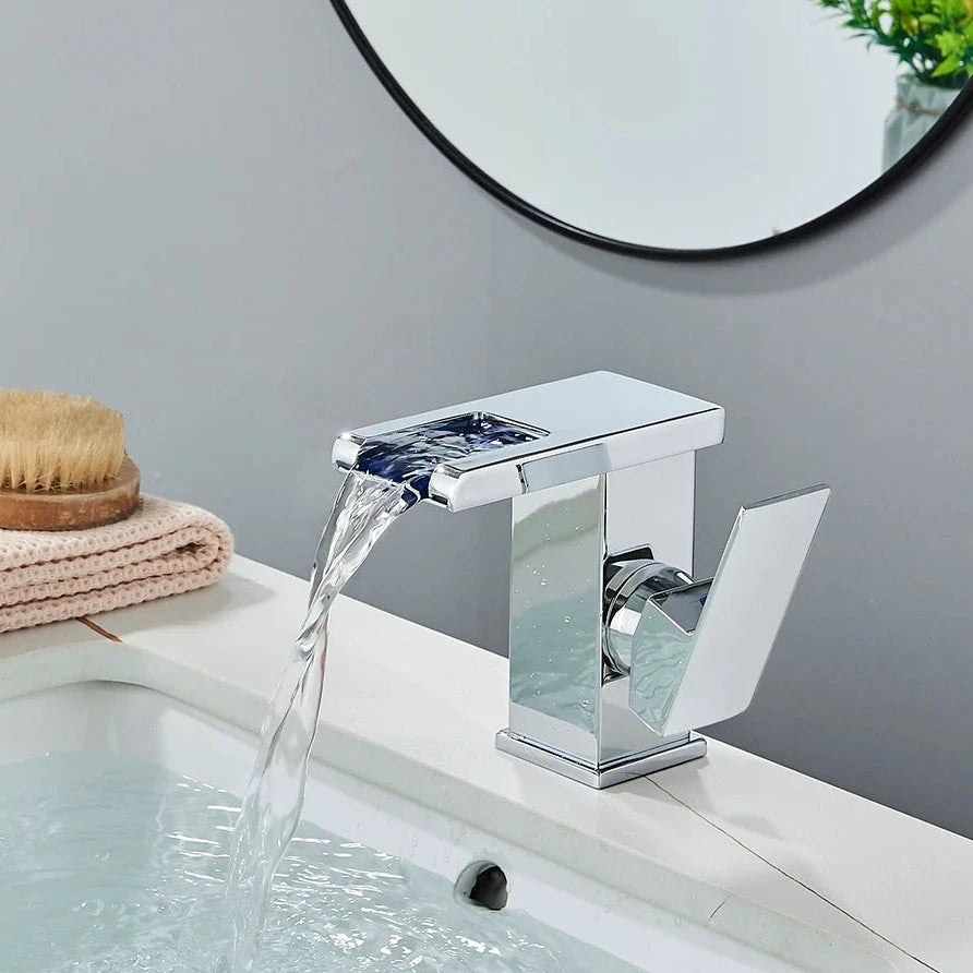 Torneira Para Banheiro Casacata LED Monocomando Meet Torneira Para Banheiro Casacata LED Monocomando Meet Artificio Lar Cromado Baixo 