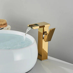 Torneira Para Banheiro Casacata LED Monocomando Meet Torneira Para Banheiro Casacata LED Monocomando Meet Artificio Lar Dourado e Cromado Alto 