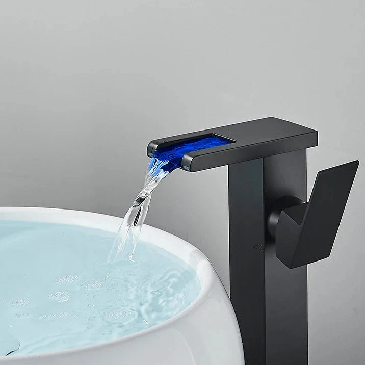 Torneira Para Banheiro Casacata LED Monocomando Meet Torneira Para Banheiro Casacata LED Monocomando Meet Artificio Lar Preto Alta 