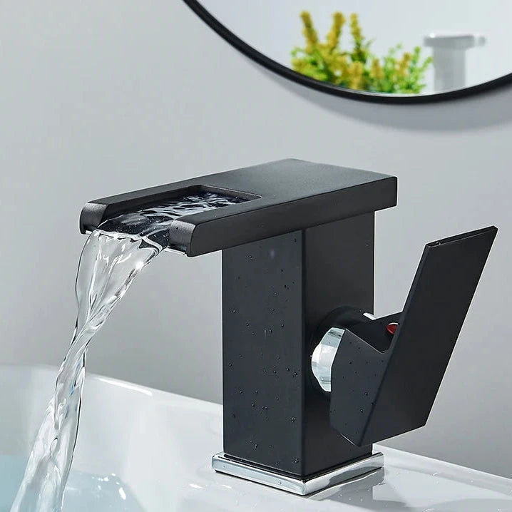 Torneira Para Banheiro Casacata LED Monocomando Meet Torneira Para Banheiro Casacata LED Monocomando Meet Artificio Lar Preto e Croamdo Baixa 