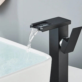 Torneira Para Banheiro Casacata LED Monocomando Meet Torneira Para Banheiro Casacata LED Monocomando Meet Artificio Lar Preto e Cromado Alta 