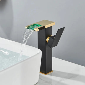 Torneira Para Banheiro Casacata LED Monocomando Meet Torneira Para Banheiro Casacata LED Monocomando Meet Artificio Lar Preto e Dourado Alto 