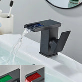 Torneira Para Banheiro Casacata LED Monocomando Meet Torneira Para Banheiro Casacata LED Monocomando Meet Artificio Lar Preto Pequeno 