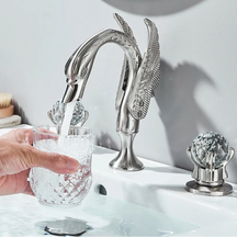 Torneira Para Banheiro de Bancada Cisne Globy Torneira Para Banheiro de Bancada Cisne Premium Artificio Lar Nikel 