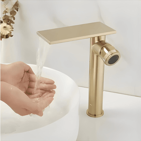 Torneira Para Banheiro Monocomando Cascata Empiry torneira para banheiro Artificio Lar Dourado Escovado/Alta 