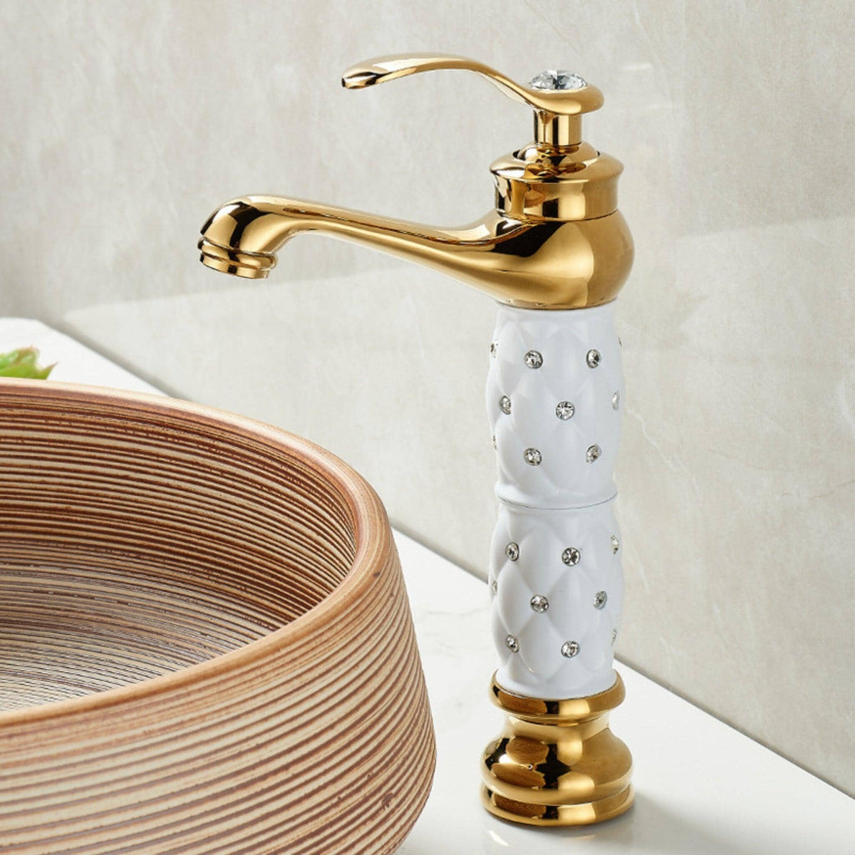 Torneira Para Banheiro Monocomando Com Cristais Siren Torneira Para Banheiro Monocomando Com Cristais Siren Artificio Lar Dourado/Branco 